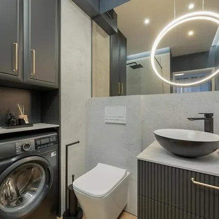 Black And Beige With Balcony And Parking In By Renters *