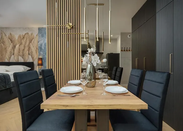 Black And Beige With Balcony And Parking In By Renters * 브로츠와프