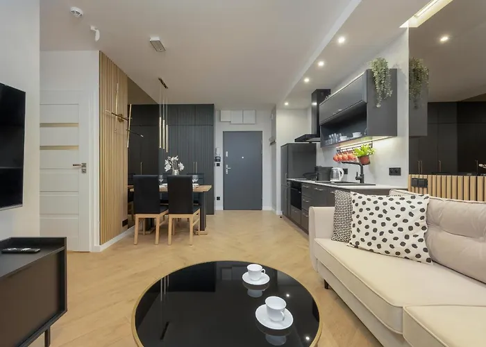 Black And Beige With Balcony And Parking In By Renters 아파트