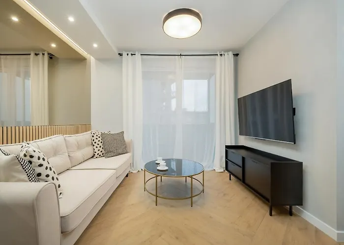 Black And Beige With Balcony And Parking In By Renters 아파트