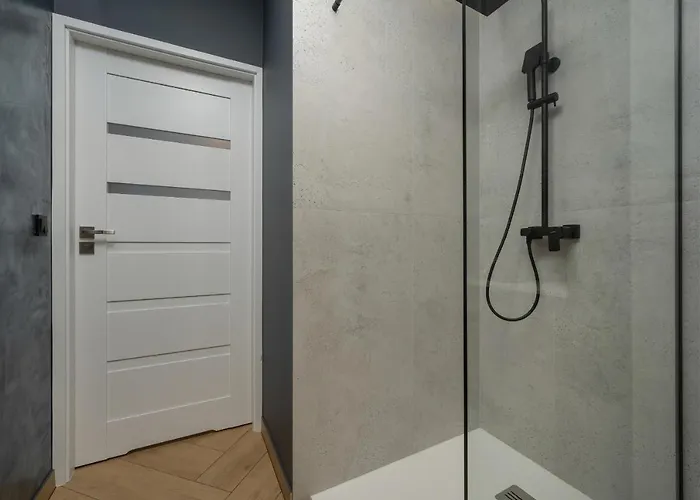 Black And Beige With Balcony And Parking In By Renters * 브로츠와프