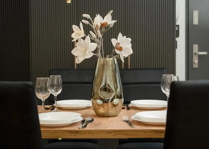 Black And Beige With Balcony And Parking In By Renters 아파트