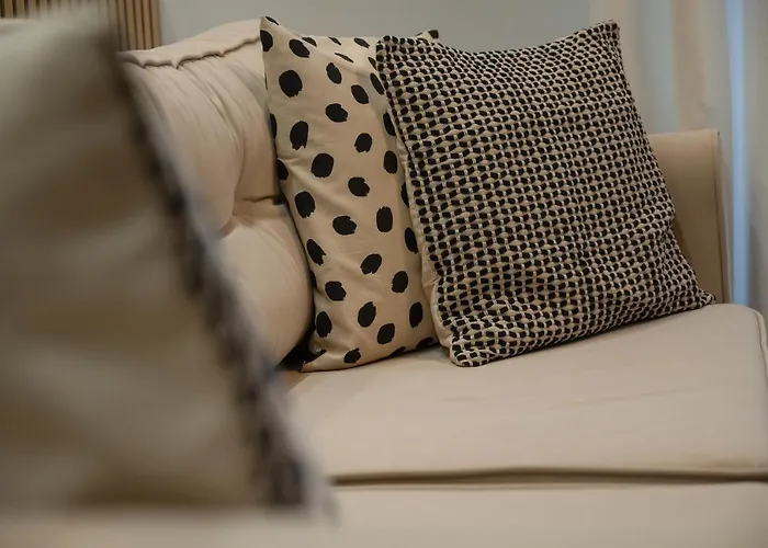 아파트 Black And Beige With Balcony And Parking In By Renters